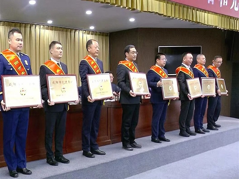 喜報(bào)！咸陽(yáng)路橋工程公司榮獲咸陽(yáng)市 “先進(jìn)集體”榮譽(yù)稱(chēng)號(hào)